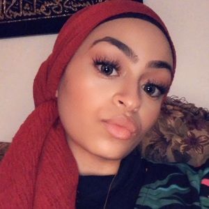 Meet your Posher, Nada